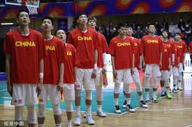 一名年轻且 一名年轻且